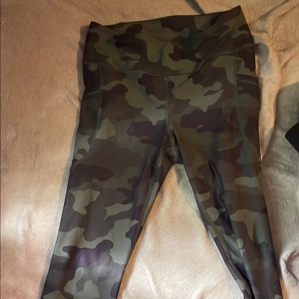 Old Navy Green and Black Camouflage Leggings